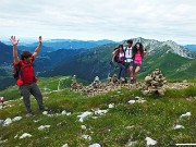 24 In posa sullo sfondo del Menna